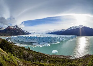 Drucke von Perito Moreno Gletscher mit hoher Aussicht im Parque Nacional Los Glaciares in der Provinz Santa Cruz in Patagonien Argentinien Argentinien Kulturerbestätten Drucke: Pirámide de Perito Moreno Gletscher mit hoher Aussicht im Parque Nacional Los Glaciares in der Provinz Santa Cruz