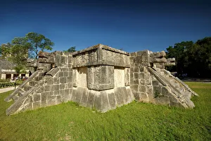 Ancient Mesoamerican Ruins Drucke: Plaform of the Tigers and the Eagles, Chichen Itza, Yucatan, Mexico