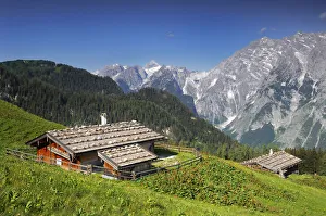 Priesbergsattel gegen den Gipfel des Watzmans östliche Gesichtsseite, 2380 m, Nationalpark Berchtesgaden im Alpenrücken