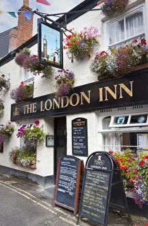Drucke von PUB Pub im Dorf von Padstow in der Grafschaft Cornwall in England Padstow Drucke: Pubs in Padstow, Cornwall, England