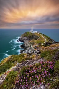 Drucke von Südstack Leuchtturm am Sonnenuntergang auf der Isle of Anglesey in Wales im Vereinigten Königreich Anglesey Drucke: Südstack Leuchtturm am Sonnenuntergang auf der Isle of Angelsey im Heiligen Land in Walisisch Großbritannien