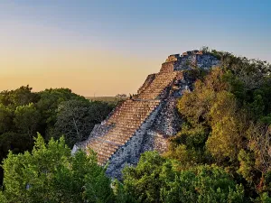 Tropical Jungle Landscape Photography Drucke: Structure IX at sunset, elevated view, Becan Archaeological Site, Campeche State, Mexico
