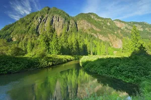 British Columbia Mountains Drucke: Mountains of the Cascade Range and river