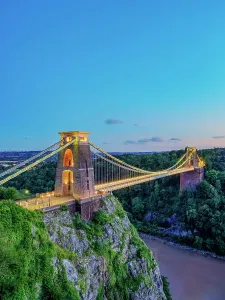 Bristol Landmarks Drucke: Clifton Suspension Bridge at dusk, Bristol, England, United Kingdom