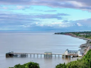 Penarth Pier Drucke: Penarth Pier, elevated view, Penarth, Wales, United Kingdom