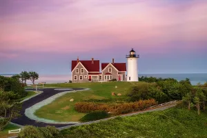 Cape Cod Lighthouse Drucke: Sunset at Nobska Lighthouse, Cape Cod, Falmouth, Massachusetts, USA