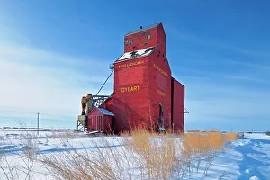 Rotes Getreidehügel im Winter Dysart Saskatchewan Kanada