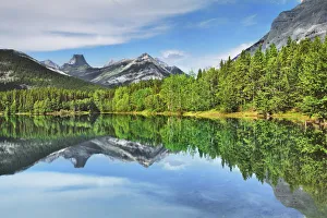 North America Mountain Landscapes Drucke: reflection in Wedge Pond - Canada, Alberta, Kananaskis Country