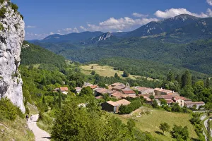 European Landscape Photography Drucke: Roquefixade looking towards Montsegur, Ariege, Midi-Pyrenees, France