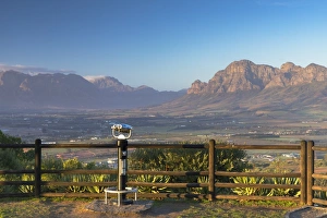 South African Mountains Drucke: Simonsberg Mountain from viewing platform, Paarl, Western Cape, South Africa