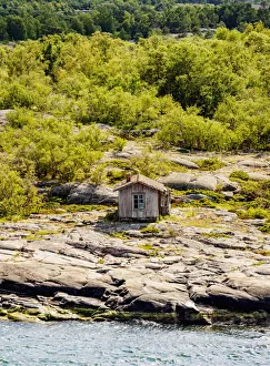 Baltic Sea Coastline Photography Drucke: Small cabin on the coast, elevated view, Aland Islands, Finland