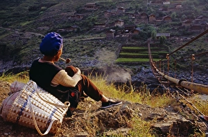 Chinese Countryside Scenery Drucke: Smoking her pipe