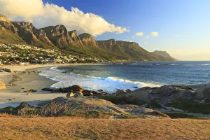 Südafrika, Westkap , Kapstadt , Camps Bay und Zwölf-Apostel-Berge
