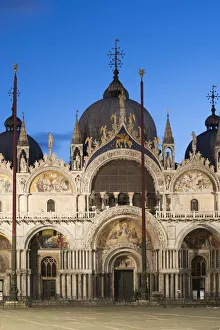 Markuskirche und Marktplatz in Venedig im Regionen Venetien Italien