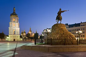 Die St.-Sophia-Kathedrale und das Denkmal von Bogdan Chmelnizkyj in Kiew, Ukraina