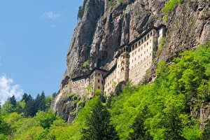 Turkish Religious Buildings Drucke: Sumela monastery inside the wall of the mountain. Trabzon, Macka district, Turkey