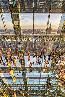 Dach des Observierungsdecks im One Vanderbilt-Gebäude am Sonnenuntergang in Manhattan, New York City