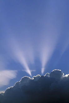 Cloudy Day Photos Drucke: Sun rays through clouds