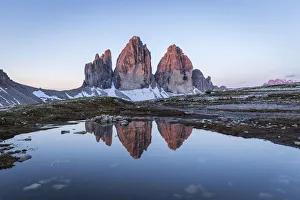 Dolomites Sunrise Drucke: Sunrise of the Three Peaks reflected in a puddle, Natural Park Three Peaks, Sesto Pusteria