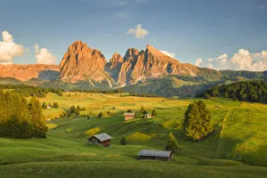 Sonnenuntergang auf der Alpe di Siusi/Seiser Alm, Sassolungo und Sassopiattdolomiten Südtirol