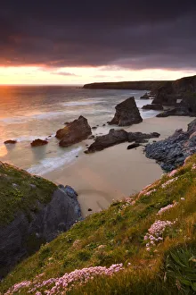 England Coastal Scenery Drucke: Sunset over Bedruthan Steps, North Cornwall, England. Spring (May) 2009