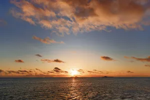 Seychelles Island Getaway Drucke: Sunset impression - Seychelles, Praslin, Anse Bateau - Indian Ocean