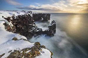 Iceland Winter Landscapes Drucke: Sunset at Svortuloft cliffs, Hellisandur, Snaefellsnes peninsula, Iceland