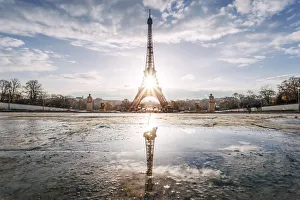 Ile De France Landscape Drucke: Tour Eiffel at sunrise reflected in pool, view from Trocadero terrace (Paris
