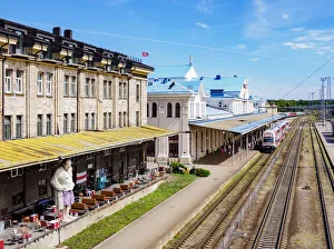 Bahnhofsvillaufgang mit Aussicht über die Stadt Vilnius in Litauen
