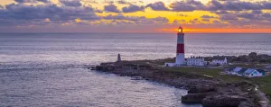 Großbritannien , England , Dorset , Portland-Bill-Lichttower , Sonnenuntergang am Portland-Bill