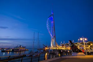 Portsmouth Drucke: Großbritannien , England , Hampshire , Portsmouth , Gunwharf-Marinahafen , Spinnakerturm
