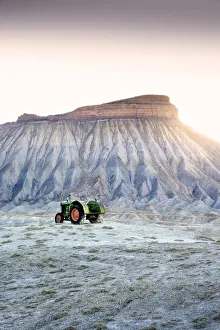 Die USA , Colorado , Mesa County , Ort von Palisade , Gipfel des Mount Garfield und ein auffälliges Sandstein