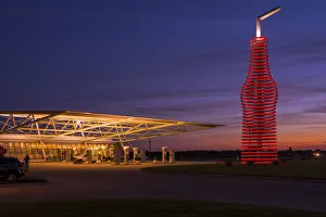 Drucke von Die USA im Mittleren Westen Oklahomas entlang der US-Route 66 in Arcadia befindet sich die Pops-Gasstation auf dem Weg Oklahoma Drucke: Die USA im Mittleren Westen in Oklahoma entlang der Route 66 in Arcadia am Pops-Gas-Stand auf der Route 66