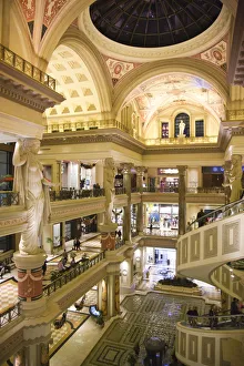 Die USA, Nevada und Las Vegas haben den Boulevard des Kaufs an der The Strip im Zentrum von Forum Shops