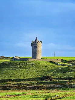 County Clare Landscape Photography Drucke: View towards the Doonagore Castle, Doonagore, County Clare, Ireland