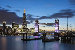 Iconic British Landmarks Drucke: View of Tower Bridge & The Shard from Wapping, City of London, London, UK