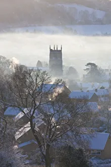 Gloucestershire Drucke: Blick auf Wotton Under Edge im Winter mit Schnee in den Cotswolden