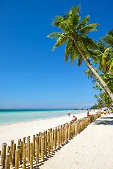 Weißer Sand und Palmen auf der weißen Strand von Weißem Strand in der Insel Boracay im Provinz Aklan Westvisayas