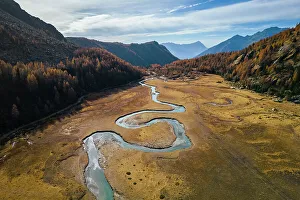 Drucke von Dreieckiger Fluss Duino im Tal von Preda Rossa. Val Masino, Provinz Sondrio, Lombardei (Italien) Sondrio Drucke: Drehender Fluss Duino im Tal der PredaRossa