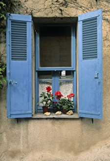 Bilder Datiert 2008 Mai: Fenster und blaue Vorhänge