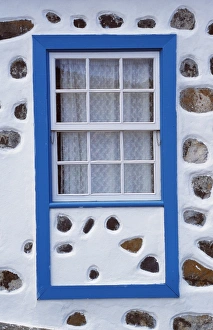 Whitewashed Houses Drucke: Detail of a window on a whitewashed house with inset