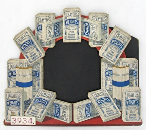 Nottingham City Museum Drucke: Weights Cigarettes, 1924=25