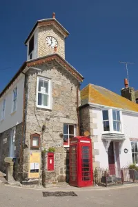 Coastal Towns In Cornwall Drucke: Mousehole in Cornwall, UK