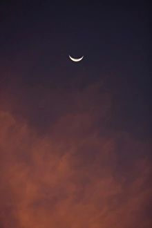 Baja California Sur Landscape Drucke: Crescent moon setting over a Baja Sunset, Baja California Sur, Mexico