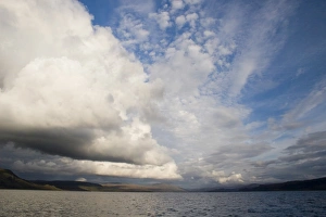 Bilder Datiert 2006: Dramatischer Himmel über den Hebriden in Schottland