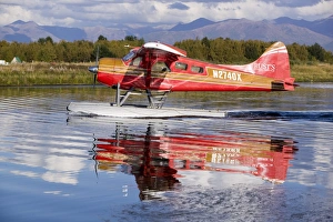 Drucke von Ashley Cooper / Spezialist für Stock Bilder Datiert 2009 Januar: Ein Flugzeug mit Schleuderflügeln fliegt in die Stadt Anchorage, Alaska