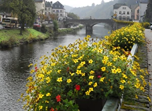 Waterfront Village Scene Drucke: Town by the river