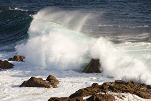 Coastal Landscape Photography UK Drucke: Waves coming ashore at Cape Cornwall, North Cornish Coast, UK
