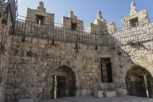 Damascus Gate Jerusalem Drucke: The top of the Damascus Gate in Jerusalem