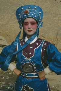 China Schaanxi Ya nan Operncharakter im vollem Kleid und Makeup